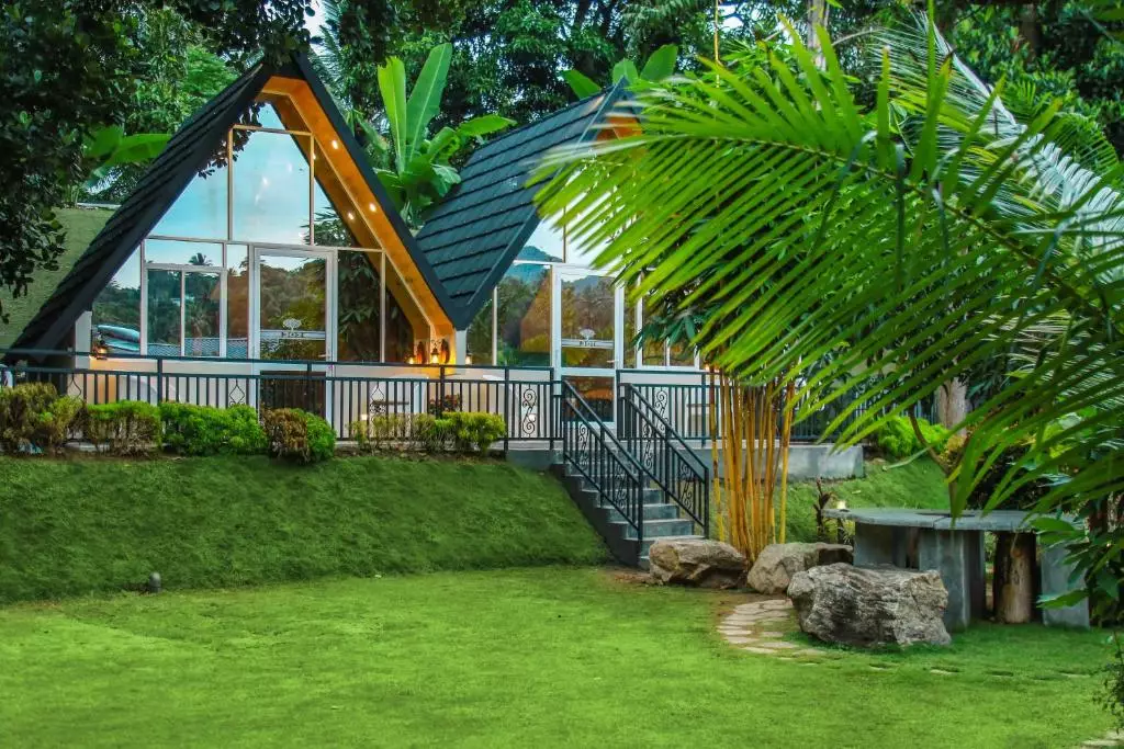 فضای سبز هتل